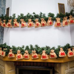 Calendrier de l'Avent sachets en jute 12 x 15 cm - marron clair + chiffres rouges Pour fêtes et occasions spéciales