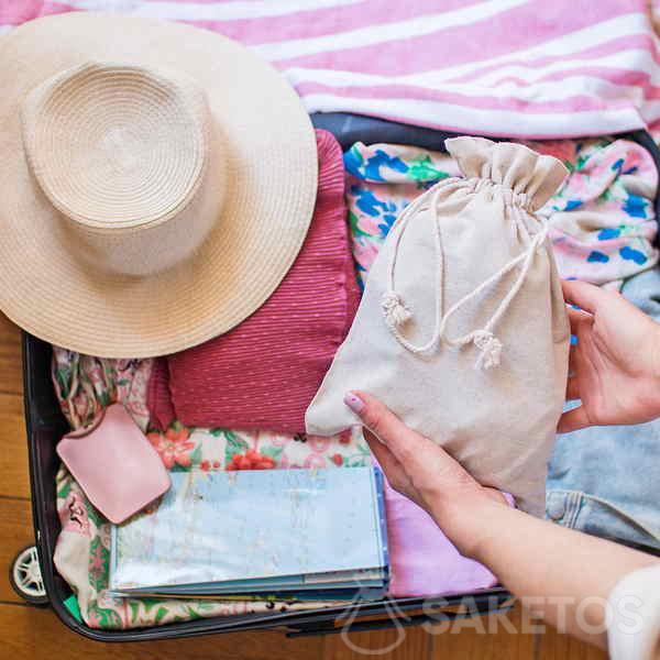 Rangement de vos vêtements dans un sac de voyage