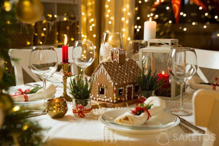 Une maison en pain d'épices - une décoration de table originale pour Noël
