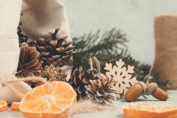 Cadeaux de la nature comme décorations de Noël