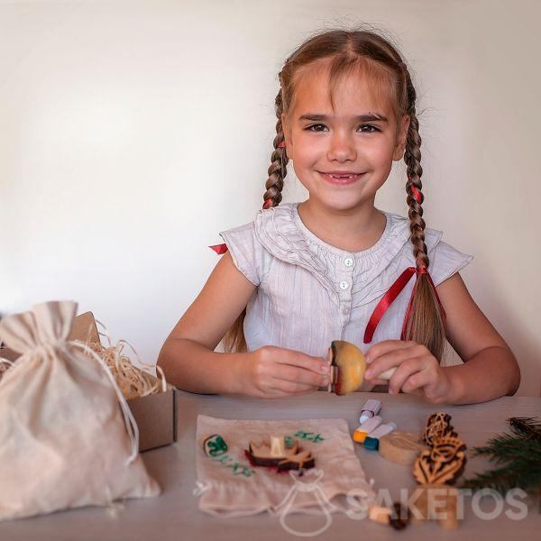 Jeux créatifs pour enfants - décoration de sacs