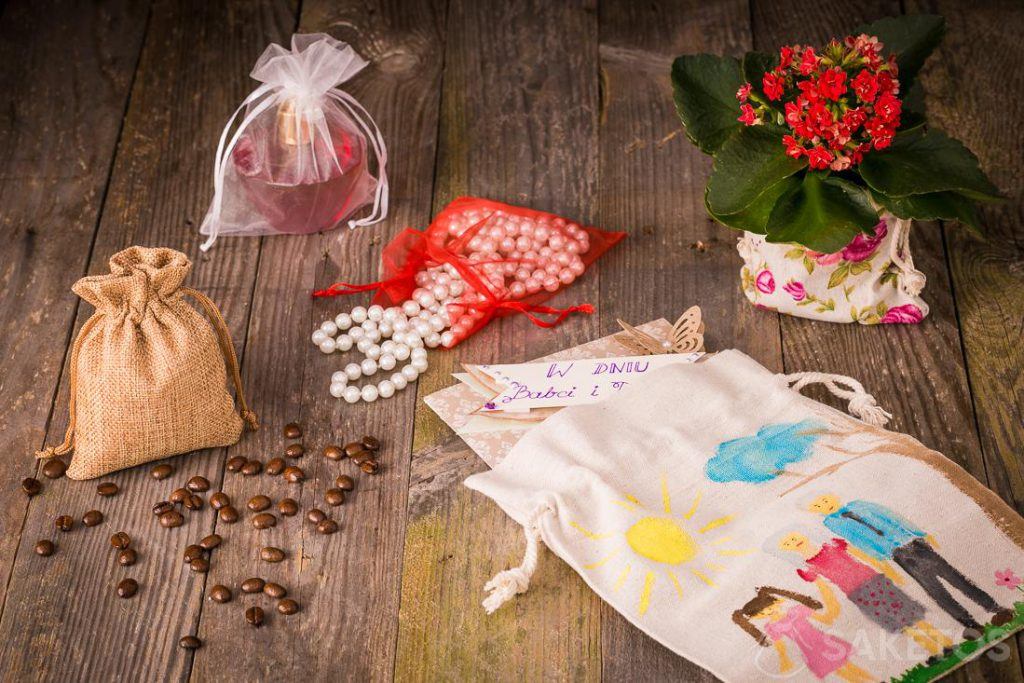 Emballage cadeau pour la fête des grands-parents - sacs en tissu