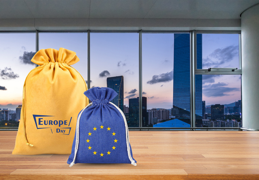 Sacs imprimés comme élément promotionnel pour les célébrations de la Journée de l'Europe