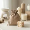 Sachets en jute décoratifs pour bougies.