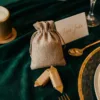 Sacs en jute pour cadeaux d'invités mariage.