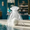 Mini sachets en organza blancs pour bombes de bain et petits cosmétiques.