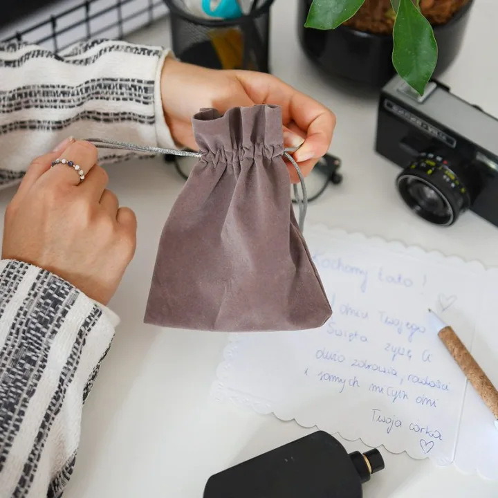 Sacs en velours 6 x 8 cm - argenté Batême