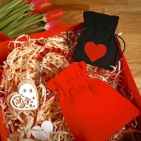 Sacs en velours 8 x 10 cm - noir - cœur Sachets noirs