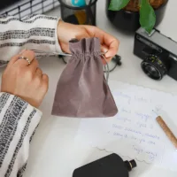 Sacs en velours 9 x 12 cm - argenté Emballages d’objets artisanaux