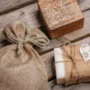 Sachets en jute pour savons artisanaux.
