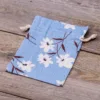 Sac en lin imité 13 x 18 cm avec l'impression - naturel / fleurs bleues En voyage