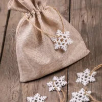 Etoiles en bois 4,5 x 5 cm - blanches Pour fêtes et occasions spéciales