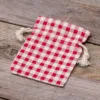 Sachets en lin imité 10 x 13 cm avec l'impression - naturel / treillis rouge Sac de lin