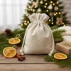 Sachet en lin cadeau sous le sapin.