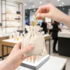 Sachet en lin comme emballage élégant pour cosmétiques
