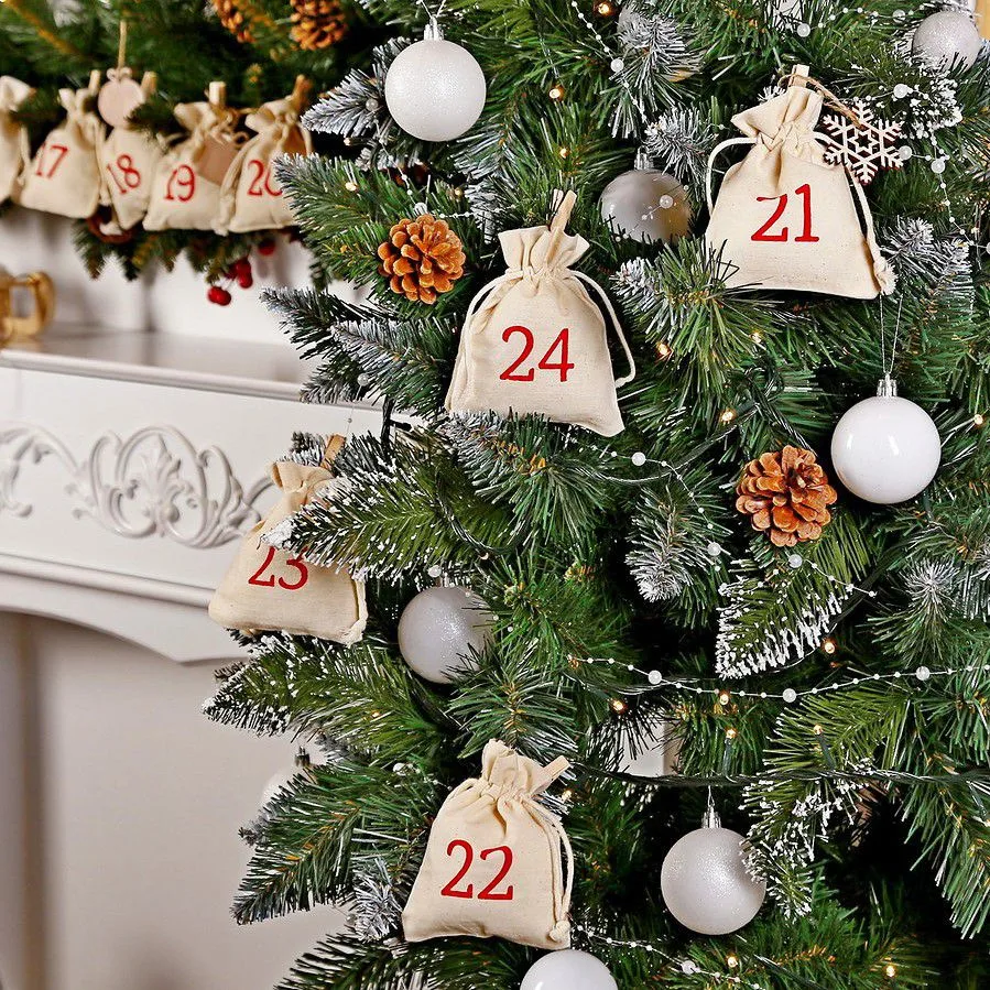 Calendrier De L'Avent DIY - 24 Sacs En Tissu Avec Corde - 16x14 Cm - Motifs Noël - À Remplir