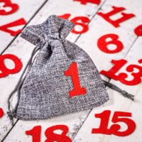 Calendrier de l'Avent sachets en jute 12 x 15 cm - gris + chiffres rouges Tous les produits