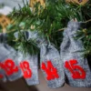 Calendrier de l'Avent sachets en jute 12 x 15 cm - gris + chiffres rouges Pour fêtes et occasions spéciales