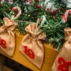 Calendrier de l'Avent sachets en jute 12 x 15 cm - marron clair + chiffres rouges Emballage cadeau