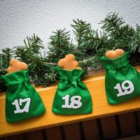 Calendrier de l'Avent sacs de jute 12 x 15 cm - vert + chiffres blancs Sac de jute