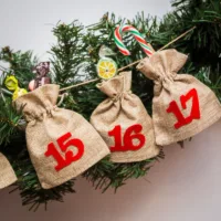 Calendrier de l’Avent sachets en jute 11 x 14 cm - naturels+ chiffres rouges Tous les produits