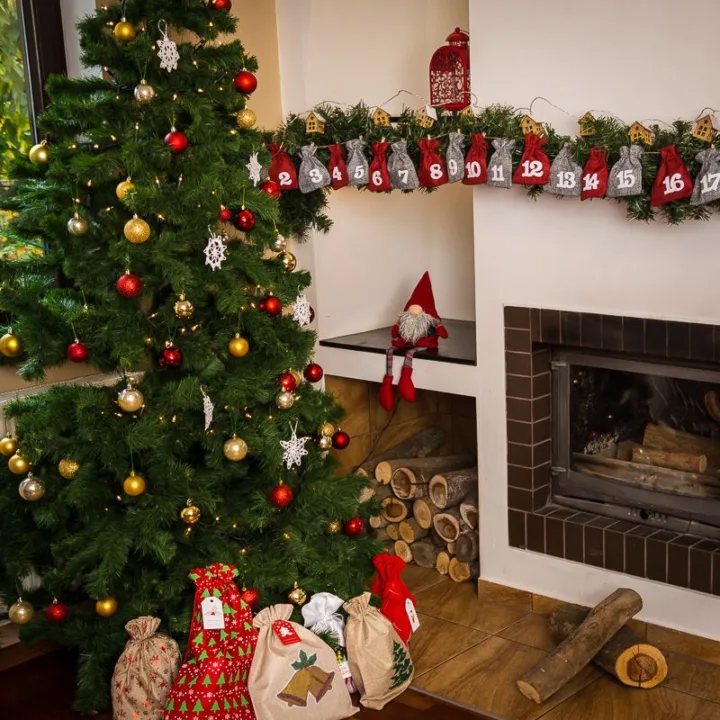 Calendrier de l’Avent sachets en jute 12 x 15 cm – arfents et bordeaux + numéros blancs Sac de jute