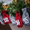 Calendrier de l’Avent sachets en jute 12 x 15 cm – arfents et bordeaux + numéros blancs Tous les produits