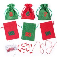 Calendrier de l’Avent sachets en jute 12 x 15 cm – verts et rouges + numéros verts et rouges Sac de Noël