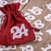 Calendrier de l’Avent sachets en jute 13 x 18 cm – Bordeaux + chiffres blancs Gadgets de matketing
