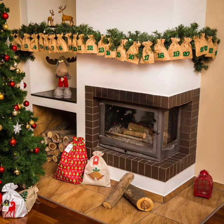 Calendrier de l’Avent sachets en jute 13 x 18 cm – marron claires + numéros verts Sac de jute