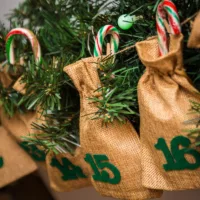 Calendrier de l’Avent sachets en jute 13 x 18 cm – marron claires + numéros verts Tous les produits