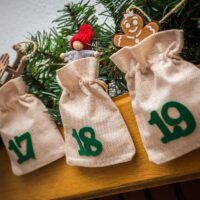 Calendrier de l’Avnet sachets en jute 12 x 15 cm – naturels claires + chiffres verts Sacs d'occasion