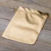 Pochette métallique 18 x 24 cm - or Vêtements et sous-vêtements