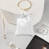 Sacs de satin 12 x 15 cm - blanc Décorations de table