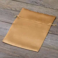 Sacs de satin 18 x 24 cm - or Saint-Valentin