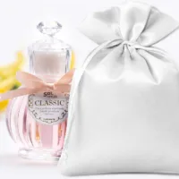 Sacs de satin 22 x 30 cm - blanc Vêtements et sous-vêtements