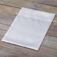 Sacs de satin 26 x 35 cm - blanc Vêtements et sous-vêtements