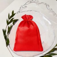 Sacs de satin 26 x 35 cm - rouge Vêtements et sous-vêtements