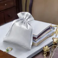 Sacs de satin 8 x 10 cm - argenté Sac de Noël