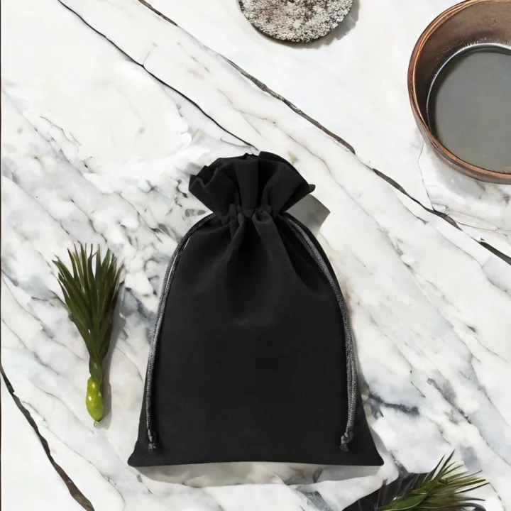Sacs en velours 18 x 24 cm - noir Vêtements et sous-vêtements