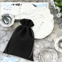 Sacs en velours 22 x 30 cm - noir Halloween