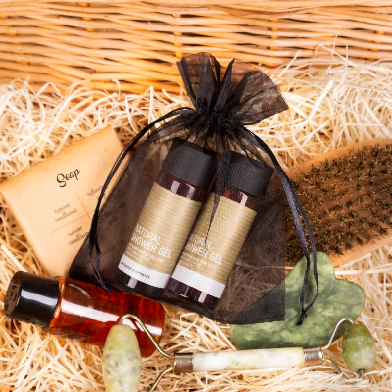 Sachet en organza noir pour emballer de petits produits cosmétiques 