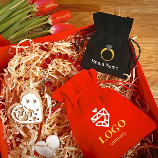 Sachet en velours pour bijoux avec logo de l'entreprise