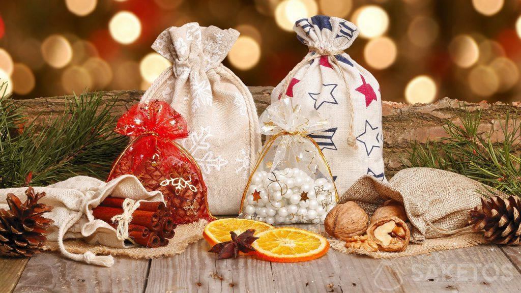 Les sachets de Noël en tissu pour les cadeaux de Saint Nicolas ou de Noël