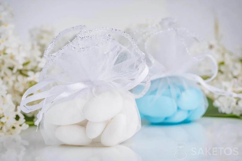 Sachets mousseline blanc avec amandes glacées