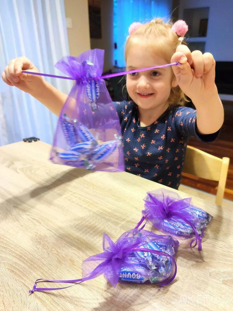 Bonbons dans des sacs en organza