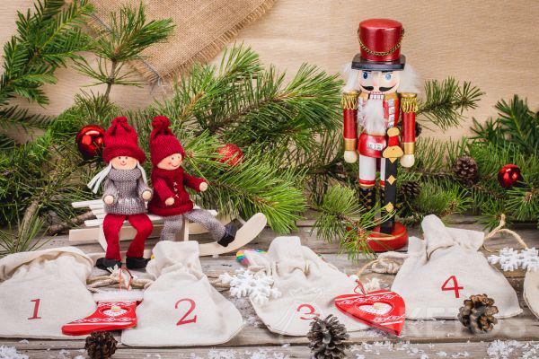 Le calendrier de l’Avent ( rustique en sachets de lin)