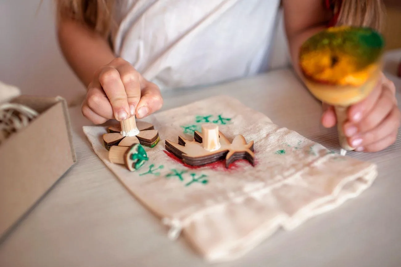 Décoration de sacs en lin = emballages DIY pour les enfants