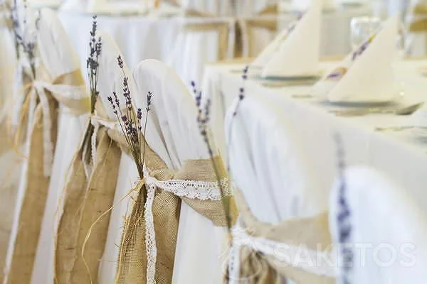 Décorations à la lavande pour un mariage rustique