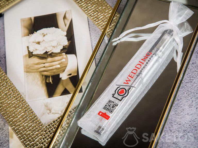 Stylo dans pochette avec logo et QR code